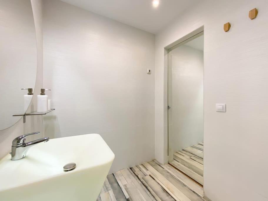 New Lavapies Spacious Flat, 2 Bedrooms And 2 Balconies Мадрид Экстерьер фото